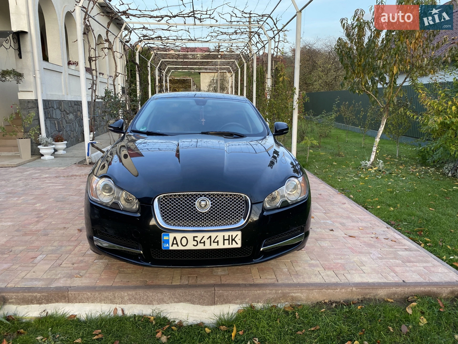 2010 Jaguar XF - мініатюра 2