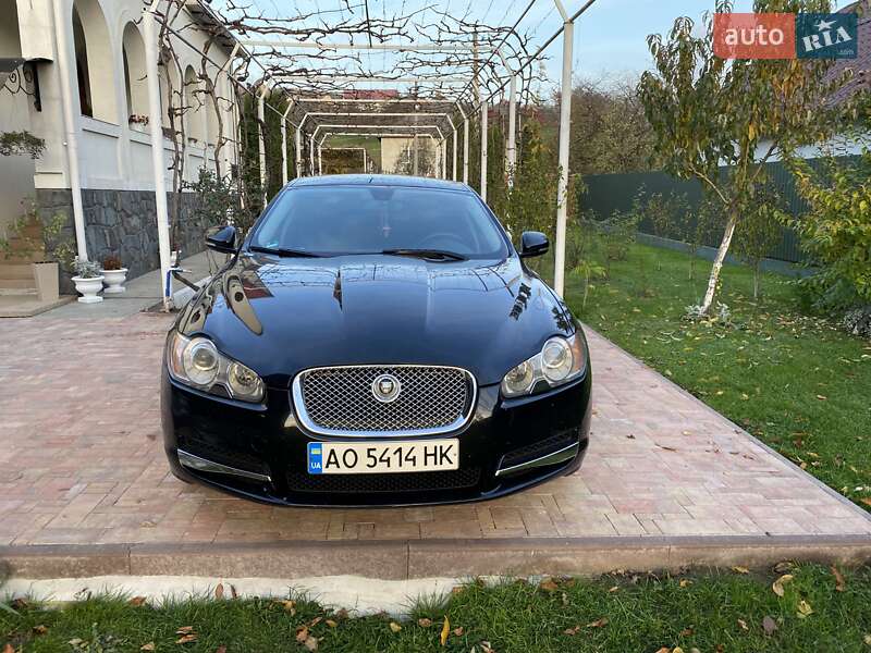 Седан Jaguar XF 2010 в Мукачевому