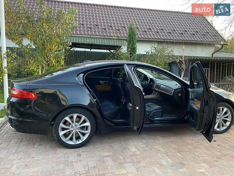 Седан Jaguar XF 2010 в Мукачевому