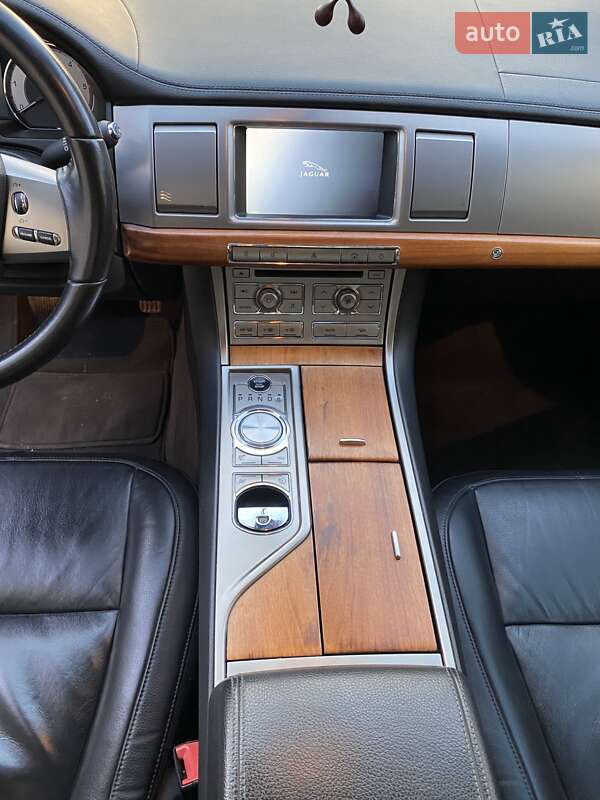 Седан Jaguar XF 2010 в Мукачевому
