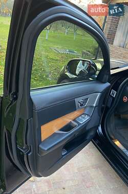 Седан Jaguar XF 2010 в 