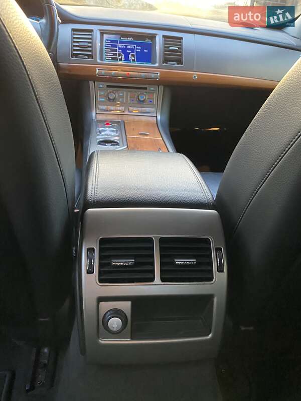 Седан Jaguar XF 2010 в Мукачевому