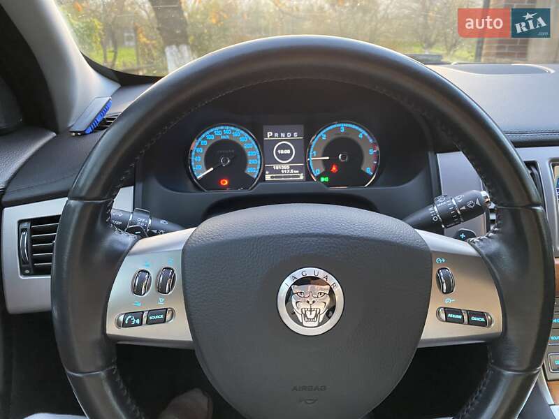 Седан Jaguar XF 2010 в Мукачевому