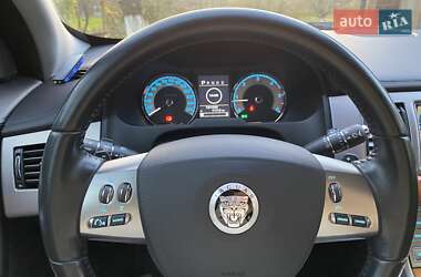 Седан Jaguar XF 2010 в 