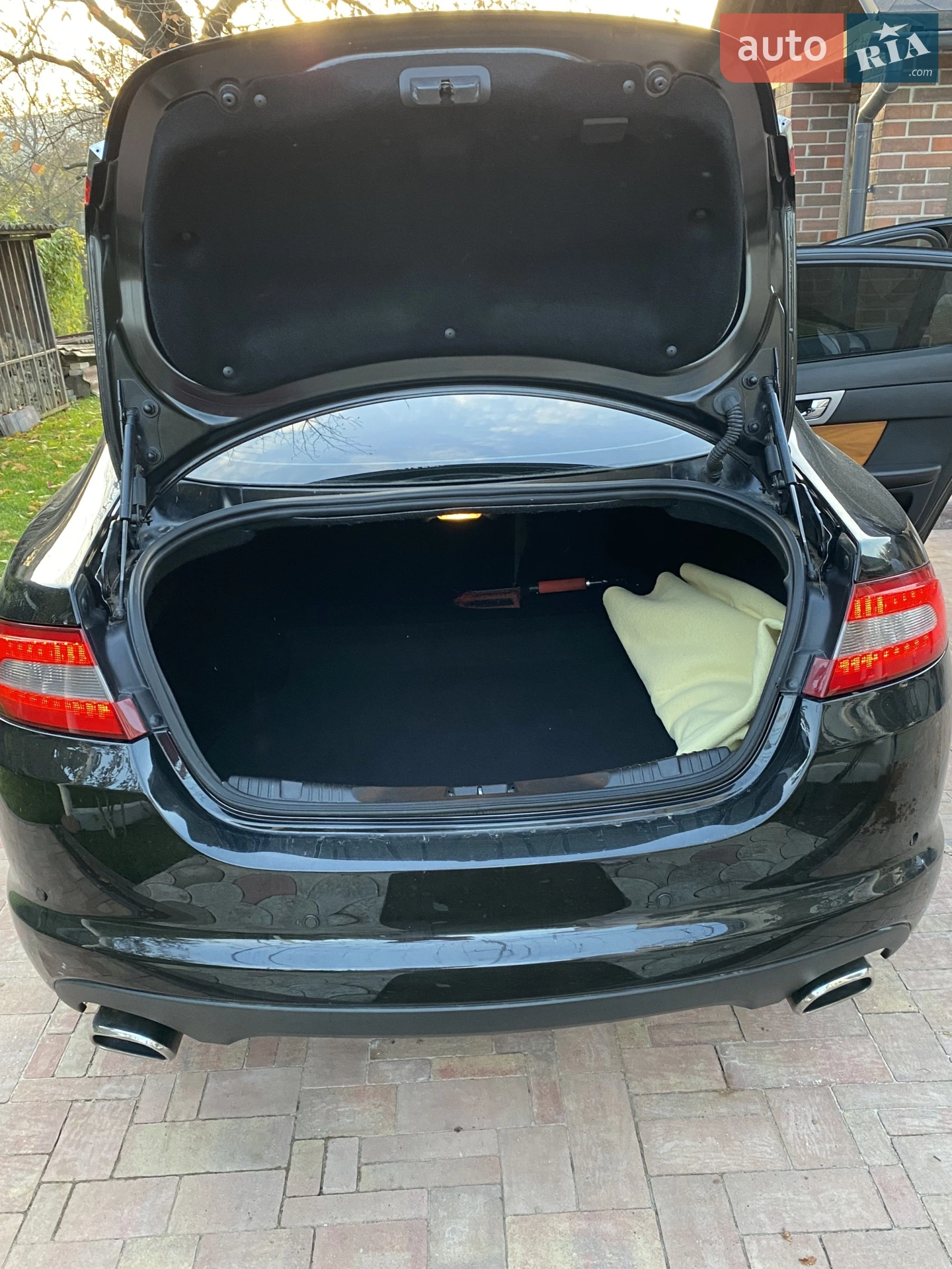 2010 Jaguar XF - мініатюра 38