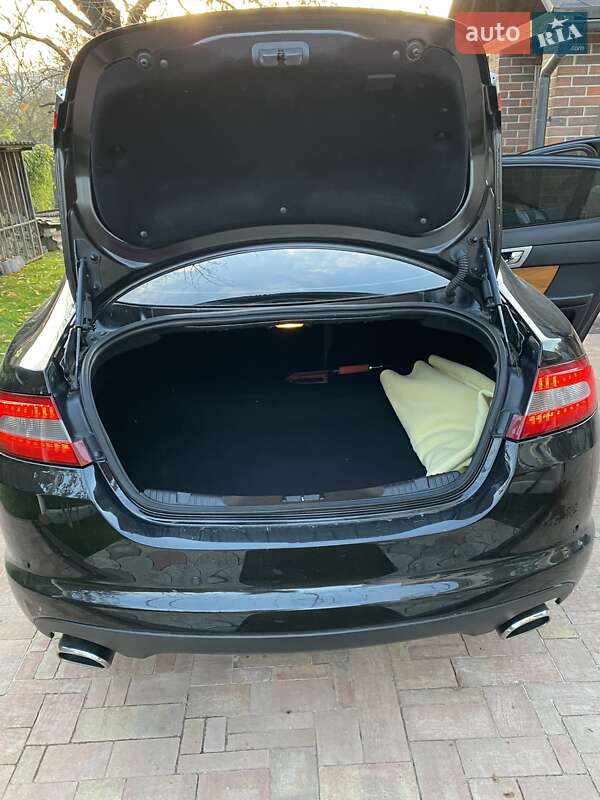 Седан Jaguar XF 2010 в Мукачевому