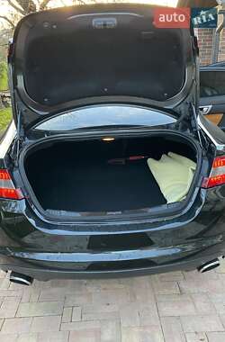 Седан Jaguar XF 2010 в 