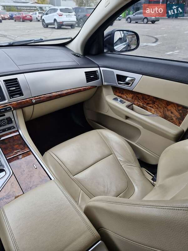 Седан Jaguar XF 2013 в Киеве