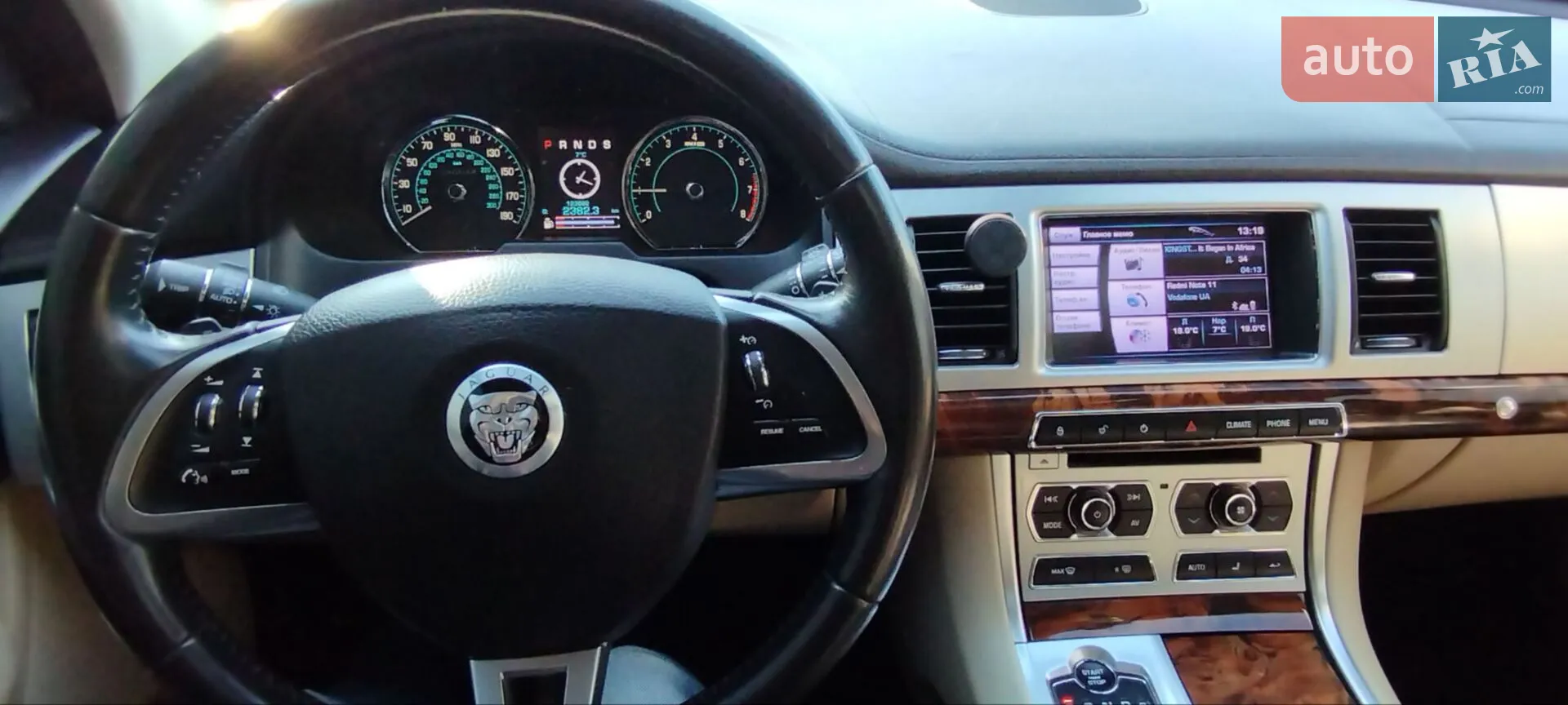 2012 Jaguar XF - мініатюра 2