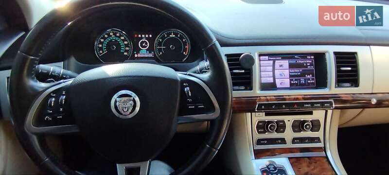 Седан Jaguar XF 2012 в Калуше