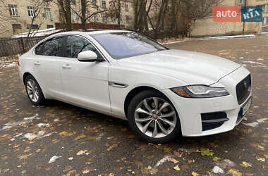 Седан Jaguar XF 2016 в Киеве