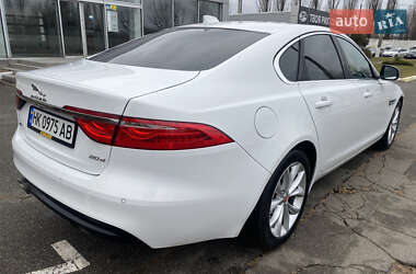 Седан Jaguar XF 2016 в 
