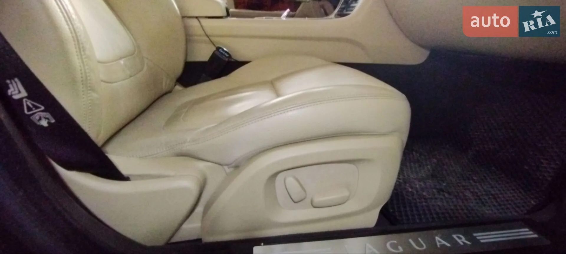 2012 Jaguar XF - мініатюра 15