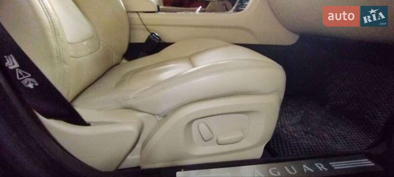 Седан Jaguar XF 2012 в Калуше