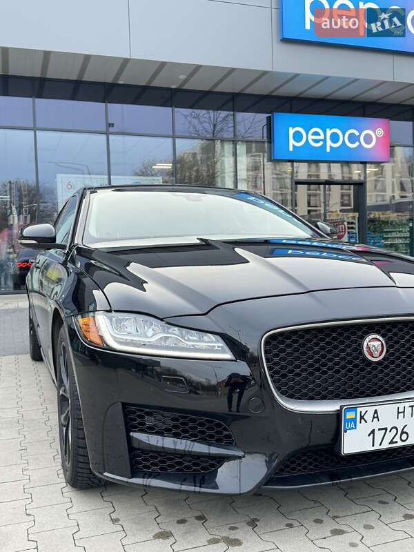Седан Jaguar XF 2017 в Киеве