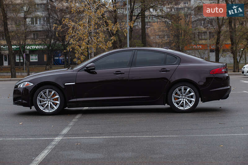 Седан Jaguar XF 2013 в Дніпрі