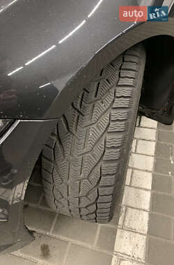Седан Jaguar XF 2012 в 