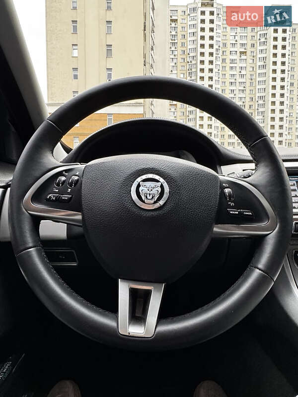 Седан Jaguar XF 2013 в Одесі