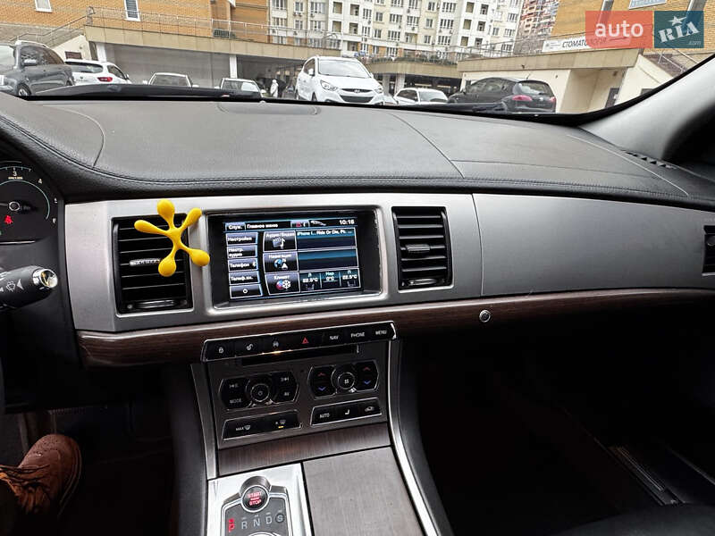 Седан Jaguar XF 2013 в Одесі