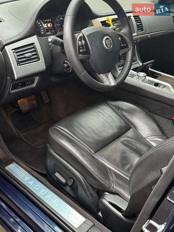 Седан Jaguar XF 2013 в Одесі