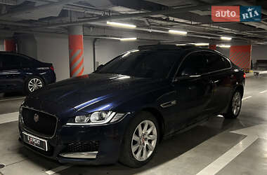 Седан Jaguar XF 2016 в Львове