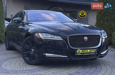 Седан Jaguar XF 2016 в Львові