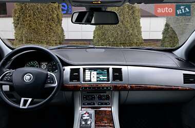 Седан Jaguar XF 2013 в Дніпрі