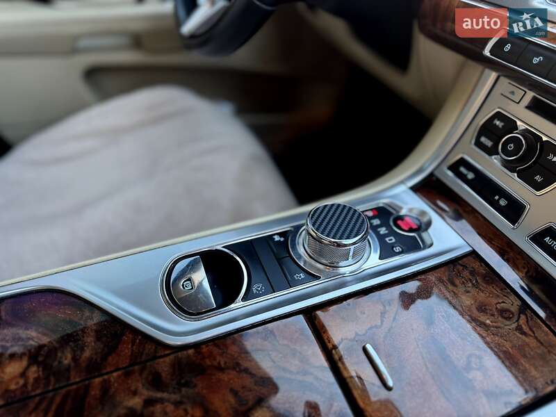 Седан Jaguar XF 2012 в Калуше