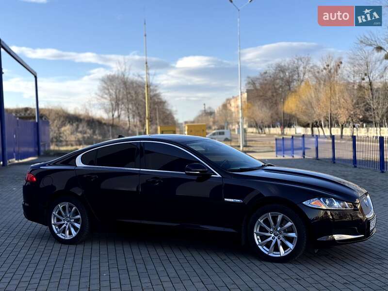 Седан Jaguar XF 2012 в Калуше