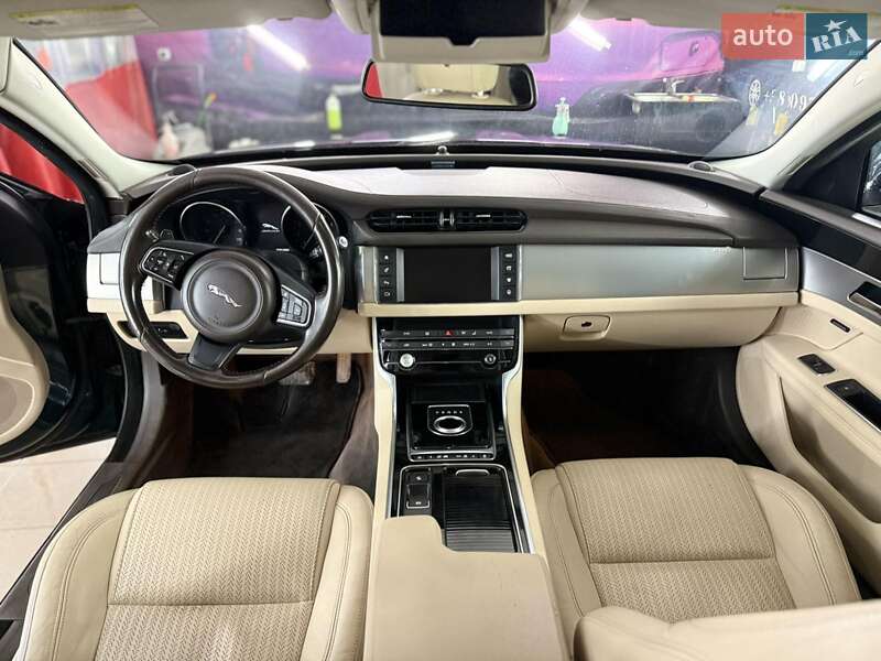 Седан Jaguar XF 2016 в Киеве