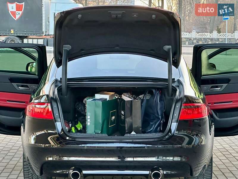 Седан Jaguar XF 2016 в Києві