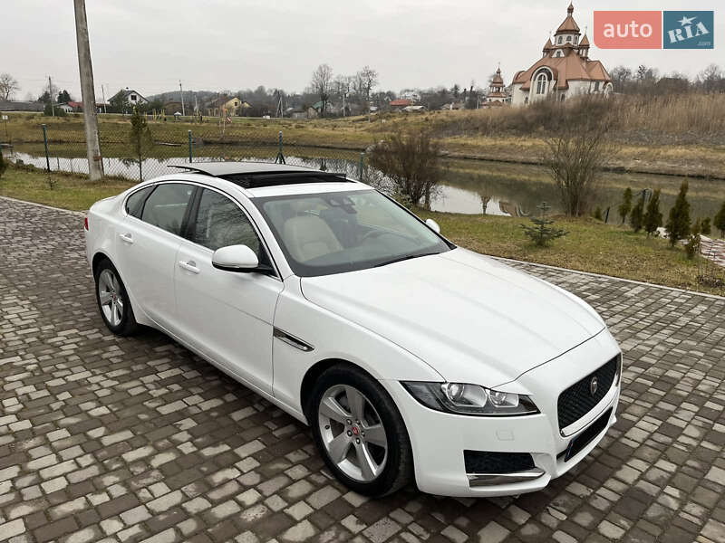 Седан Jaguar XF 2016 в Львові