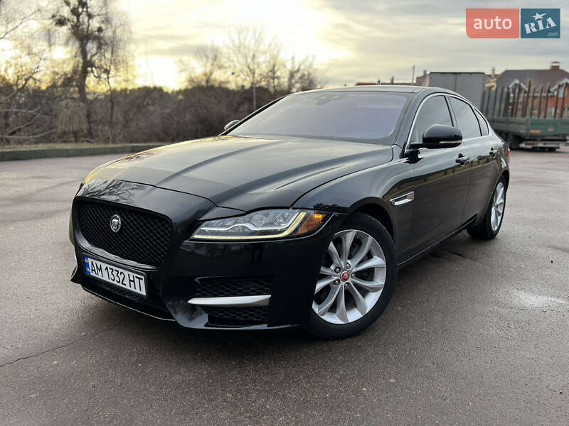 Седан Jaguar XF 2016 в Киеве