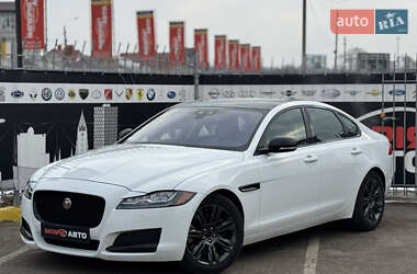 Седан Jaguar XF 2016 в Киеве