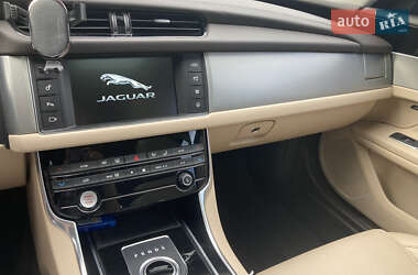 Седан Jaguar XF 2016 в Белогородке