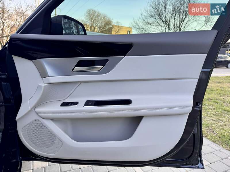 Седан Jaguar XF 2019 в Одессе