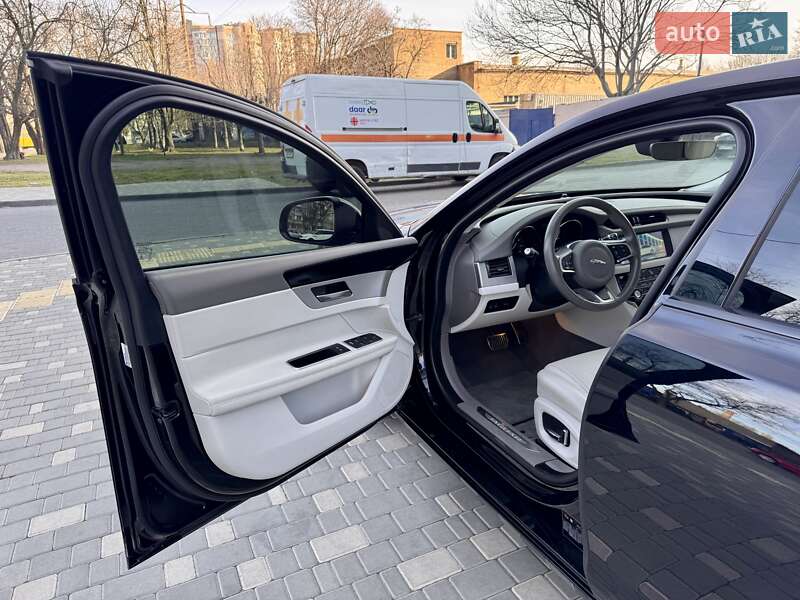 Седан Jaguar XF 2019 в Одессе