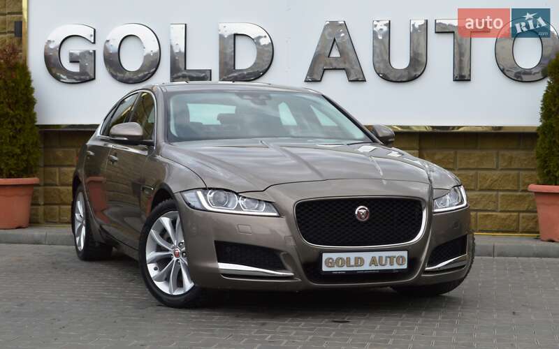 Седан Jaguar XF 2016 в 