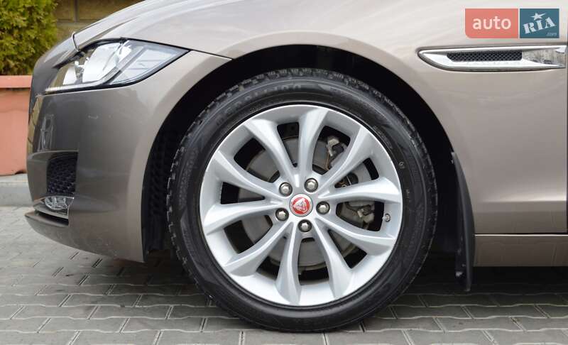 Седан Jaguar XF 2016 в Одессе