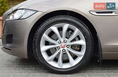 Седан Jaguar XF 2016 в 
