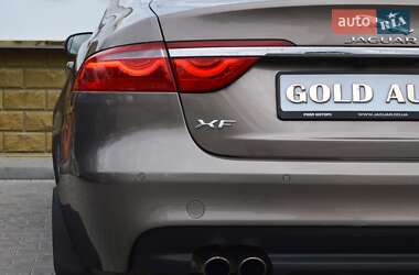 Седан Jaguar XF 2016 в 
