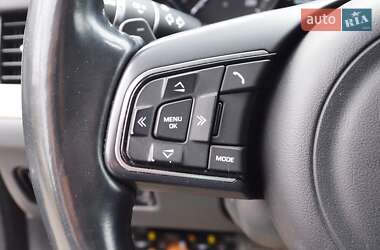 Седан Jaguar XF 2016 в 