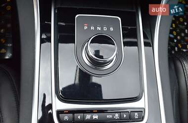 Седан Jaguar XF 2016 в 