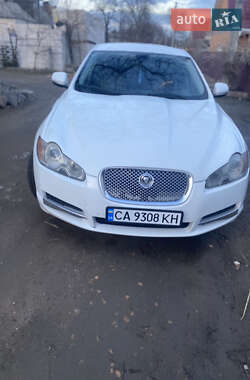 Седан Jaguar XF 2010 в Умані