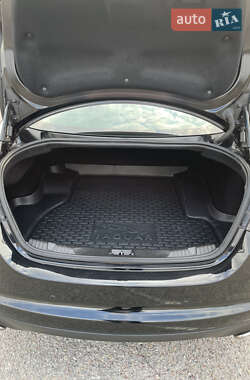 Седан Jaguar XF 2012 в 