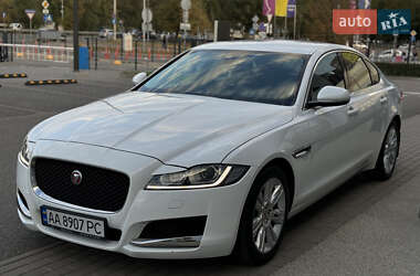 Седан Jaguar XF 2016 в 