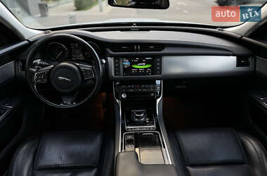 Седан Jaguar XF 2016 в 