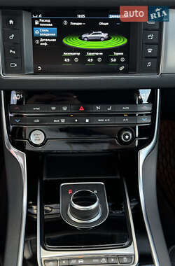 Седан Jaguar XF 2016 в 