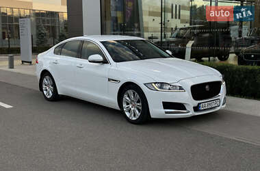 Седан Jaguar XF 2016 в 
