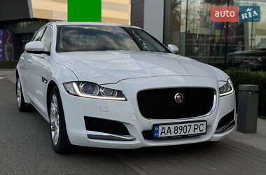 Седан Jaguar XF 2016 в 